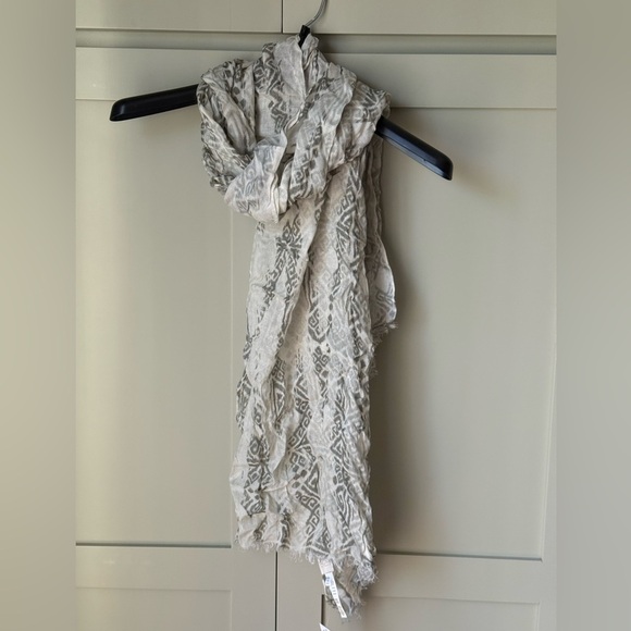 Chico's Accessories - NWT Chico's Patterned Scarf/Wrap Approx 20x72 Off White & Gray